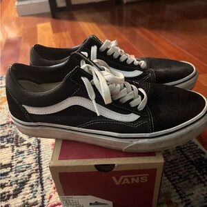 Vans Men's Old Skool Black and White Sneakers, 8.5 mens / 10 women